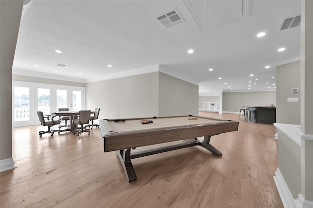 playroom featuring baseboards, crown molding, light wood-type flooring, billiards table, and recessed lighting
