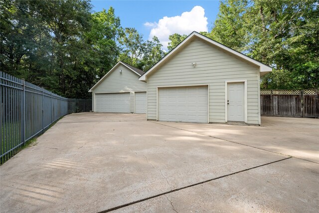 30011 Commons Forest Ct, Huffman, TX 77336 - view of detached garage