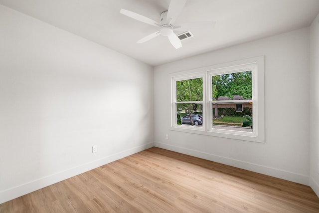 2114 Lazybrook Dr, Houston, TX 77008 - unfurnished room featuring baseboards, light wood-style flooring, and a ceiling fan