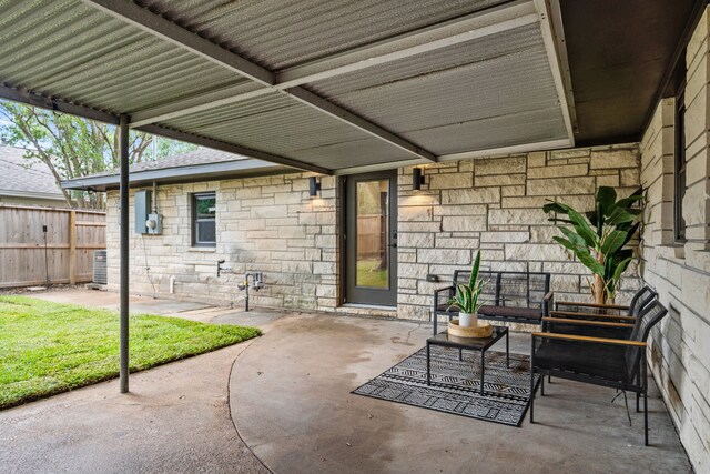 2114 Lazybrook Dr, Houston, TX 77008 - view of patio / terrace