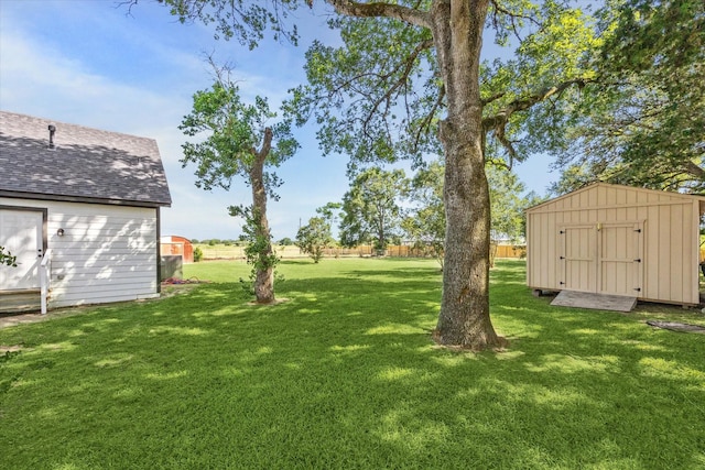 813 Nelson St, Sealy, TX 77474 - view of green lawn