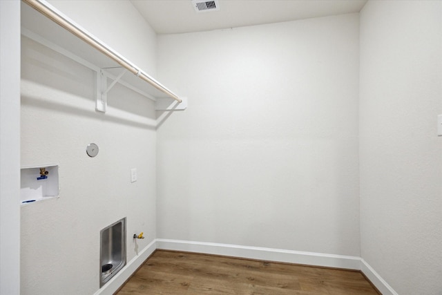 813 Nelson St, Sealy, TX 77474 - laundry room featuring hookup for a washing machine, baseboards, wood finished floors, and gas dryer hookup