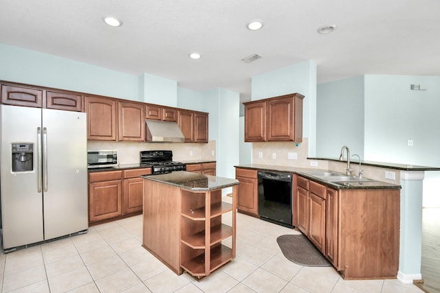 6007 Indian Crk, Missouri City, TX 77459 - kitchen with black appliances, open shelves, a sink, under cabinet range hood, and a peninsula