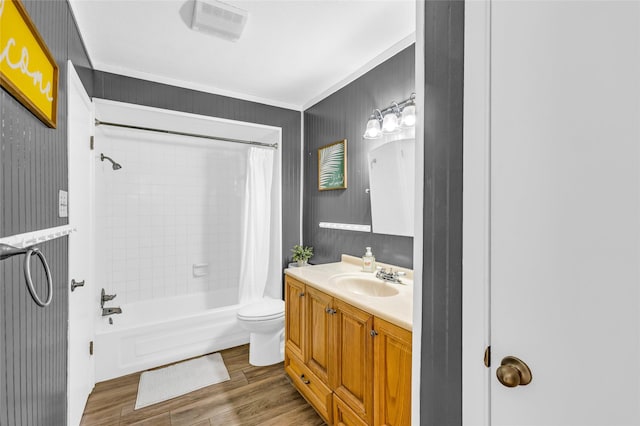 3220 69th St Unit K6, Galveston, TX 77551 - bathroom with wood finished floors, vanity, shower / bath combination with curtain, and toilet