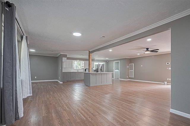 11903 Atwell Dr, Houston, TX 77035 - unfurnished living room featuring crown molding, baseboards, light wood-style flooring, recessed lighting, and a ceiling fan