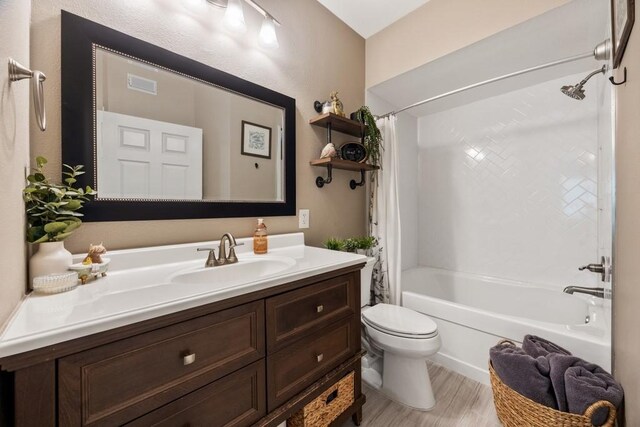 3231 Allen Pkwy Unit 6106, Houston, TX 77019 - full bath with toilet, shower / tub combo, vanity, and wood finished floors