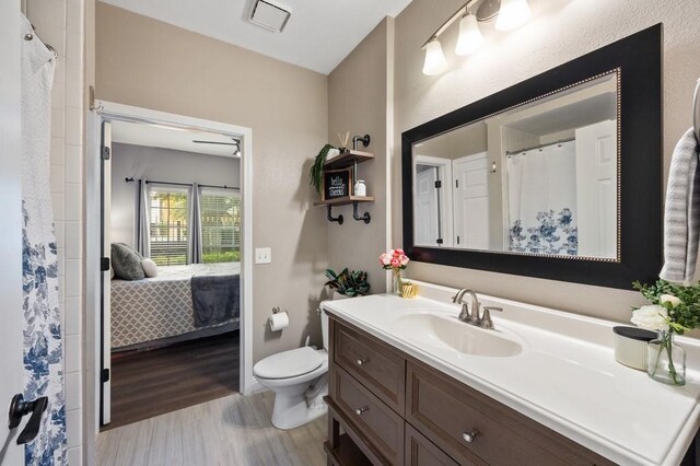 3231 Allen Pkwy Unit 6106, Houston, TX 77019 - full bath with vanity, toilet, wood finished floors, connected bathroom, and a shower with curtain