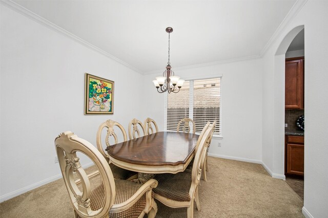 4663 Rockton Hills Ln, Sugar Land, TX 77479 - dining space featuring arched walkways, a chandelier, light colored carpet, crown molding, and baseboards