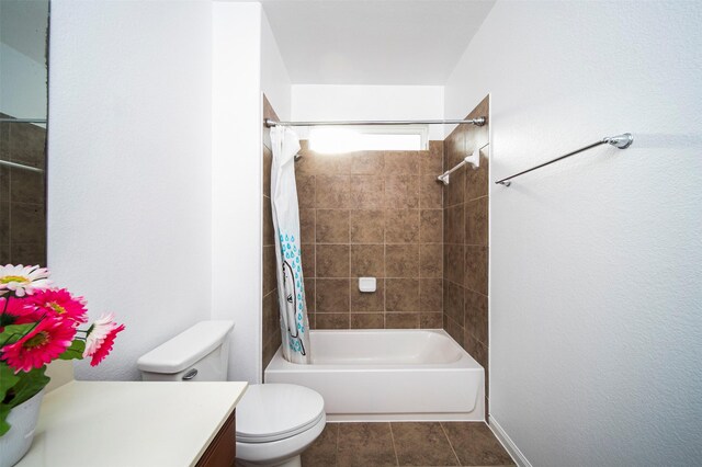 4663 Rockton Hills Ln, Sugar Land, TX 77479 - bathroom featuring vanity, shower / bath combo with shower curtain, toilet, and tile patterned flooring