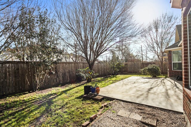 4663 Rockton Hills Ln, Sugar Land, TX 77479 - view of yard with a patio area