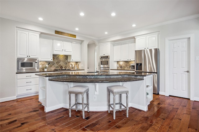 6338 Collina Springs Ct, Houston, TX 77041 - kitchen with stainless steel appliances, crown molding, a breakfast bar area, a large island with sink, and white cabinets