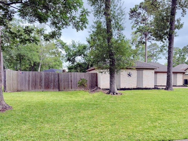 16007 Sailfin St, Crosby, TX 77532 - view of yard