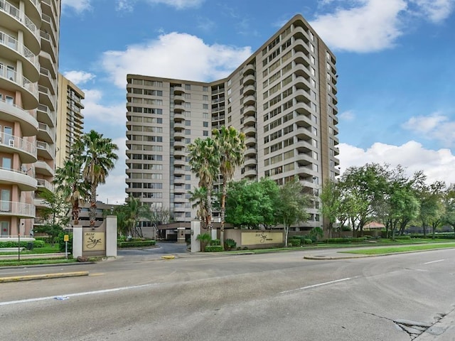 3525 Sage Rd Unit 704, Houston, TX 77056 - view of apartment building / complex