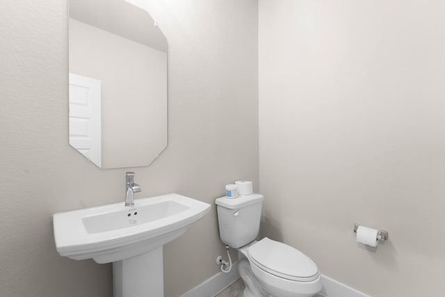 18423 Windy Knoll Way, Houston, TX 77084 - bathroom featuring baseboards, toilet, and a sink