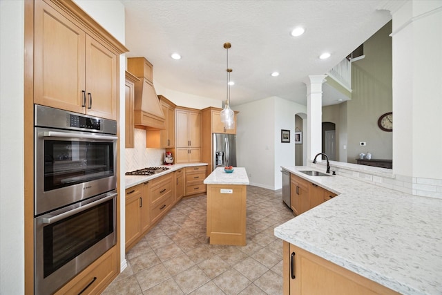 7327 Crescent Bridge Ct, Humble, TX 77396 - kitchen featuring appliances with stainless steel finishes, a sink, tasteful backsplash, arched walkways, and a center island