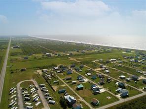 124 Ocean Sand Dr, Crystal Beach, TX 77650