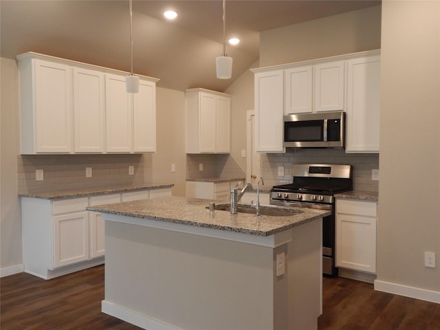 228 Rustic Ridge Cir, Magnolia, TX 77354 - kitchen featuring appliances with stainless steel finishes, tasteful backsplash, a sink, recessed lighting, and lofted ceiling