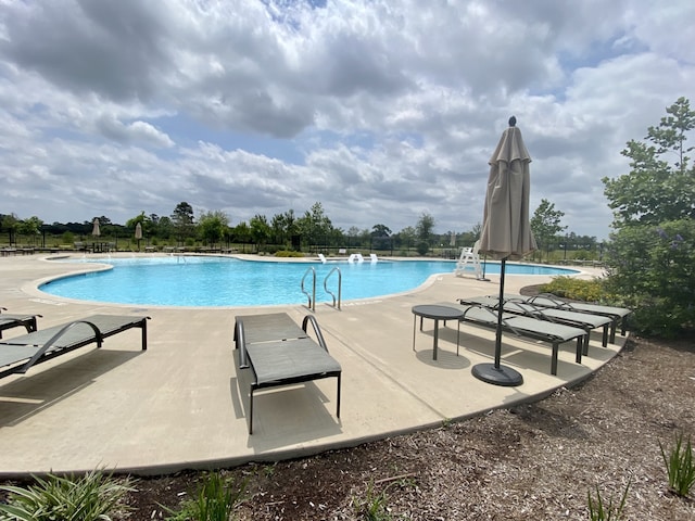 19266 Hazel Firs Ct, Magnolia, TX 77355 - community pool with fence and a patio