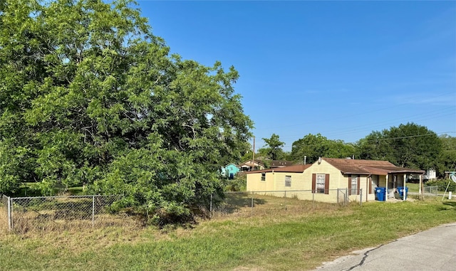 910 E E St, Eagle Lake, TX 77434 - view of side of home