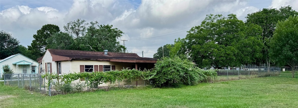 910 E E St, Eagle Lake, TX 77434 - view of home's exterior