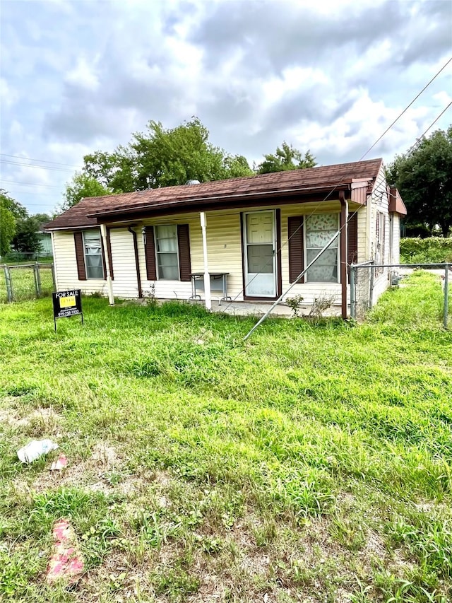 910 E E St, Eagle Lake, TX 77434 - photo 5