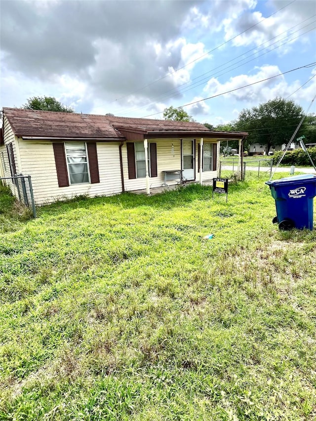 910 E E St, Eagle Lake, TX 77434 - photo 6