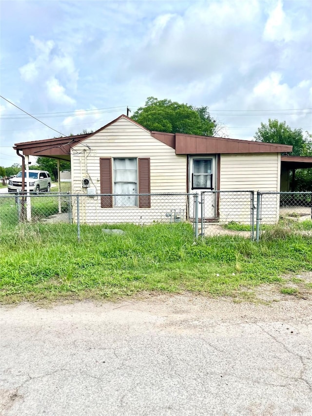 910 E E St, Eagle Lake, TX 77434 - photo 8