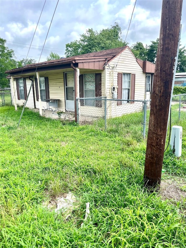 910 E E St, Eagle Lake, TX 77434 - photo 9