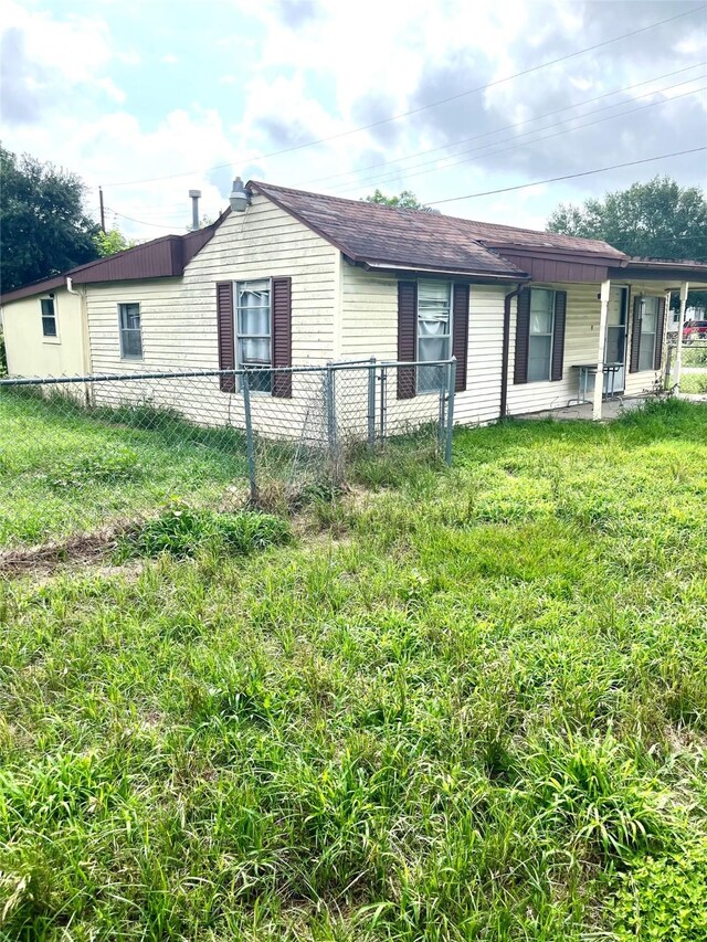 910 E E St, Eagle Lake, TX 77434 - photo 12
