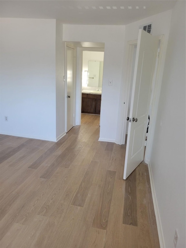 8425 Hearth Dr Unit 25, Houston, TX 77054 - unfurnished room featuring light wood finished floors and baseboards