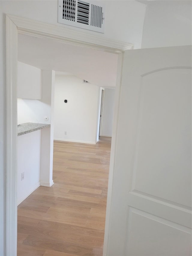 8425 Hearth Dr Unit 25, Houston, TX 77054 - hallway featuring light wood-style flooring and baseboards