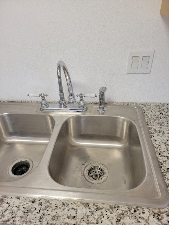 8425 Hearth Dr Unit 25, Houston, TX 77054 - kitchen view of a sink