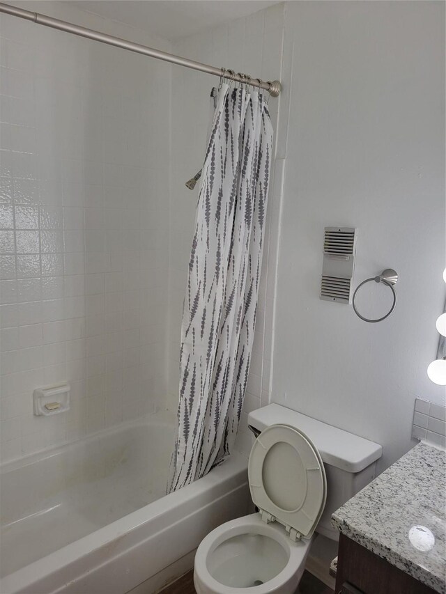 8425 Hearth Dr Unit 25, Houston, TX 77054 - bathroom featuring toilet, shower / tub combo with curtain, and vanity