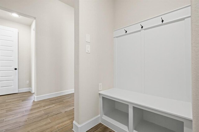 18511 Wolf Mountain Ln, Cypress, TX 77433 - mudroom featuring light wood-style floors, baseboards, and recessed lighting