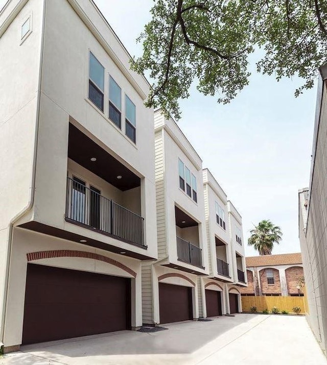 4504 Mount Vernon St Unit A, Houston, TX 77006 - view of property with a garage and fence