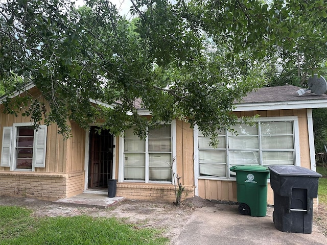 7722 Claiborne St, Houston, TX 77016 - property entrance with brick siding
