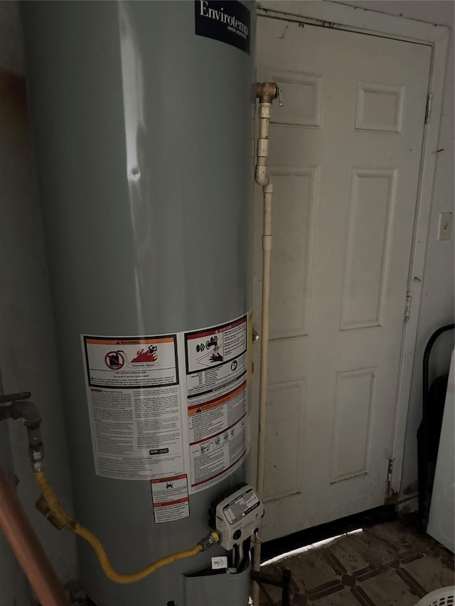 7722 Claiborne St, Houston, TX 77016 - utility room with water heater