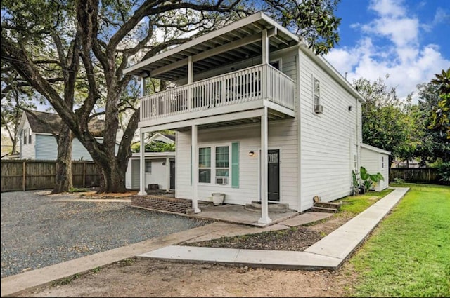 511 W Cleveland St, Alvin, TX 77511 - view of front of property featuring a balcony