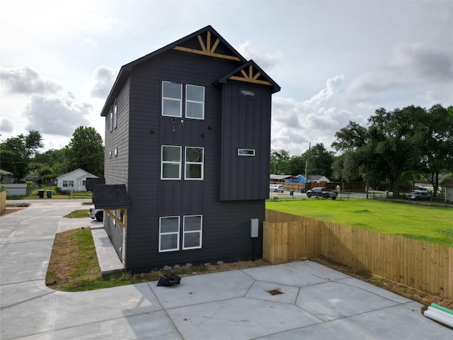 8605 Wileyvale Rd, Houston, TX 77016 - view of side of home featuring board and batten siding