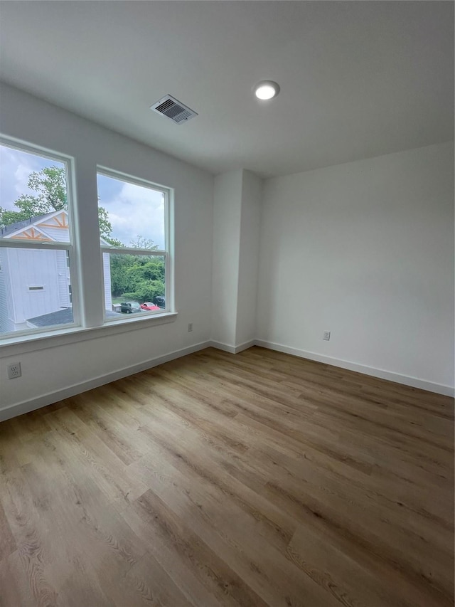 8605 Wileyvale Rd, Houston, TX 77016 - unfurnished room featuring wood finished floors, baseboards, and recessed lighting