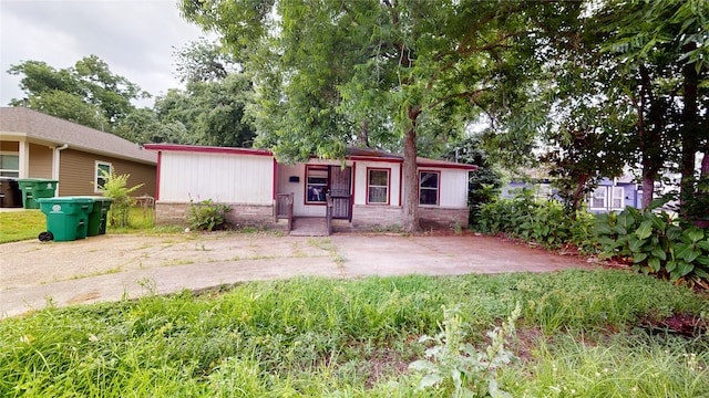 4618 Mallow St, Houston, TX 77051 - view of front facade with brick siding