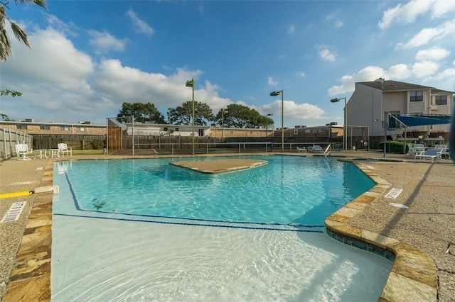 3663 Nasa Pkwy Unit 601, Seabrook, TX 77586 - community pool with a patio area