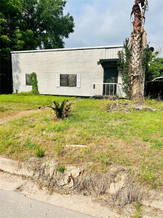 702 Farquhar St, Navasota, TX 77868 - view of side of property