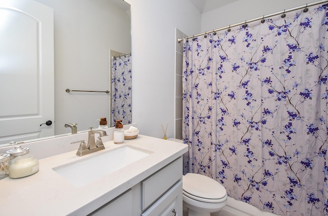 1907 Creekwood Cv, Missouri City, TX 77459 - full bath with vanity, toilet, and curtained shower