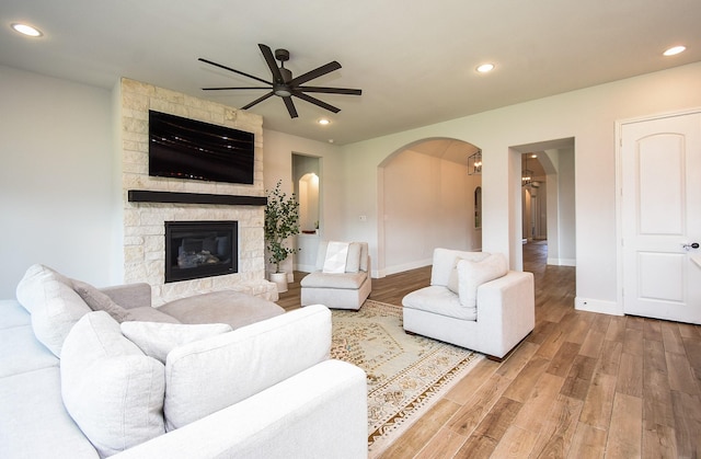 1907 Creekwood Cv, Missouri City, TX 77459 - living room with a ceiling fan, arched walkways, light wood-style floors, recessed lighting, and baseboards