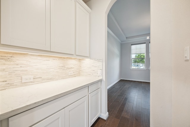 27403 Laurel Bay Ct, Katy, TX 77494 - kitchen featuring decorative backsplash, dark wood-style flooring, arched walkways, white cabinets, and baseboards