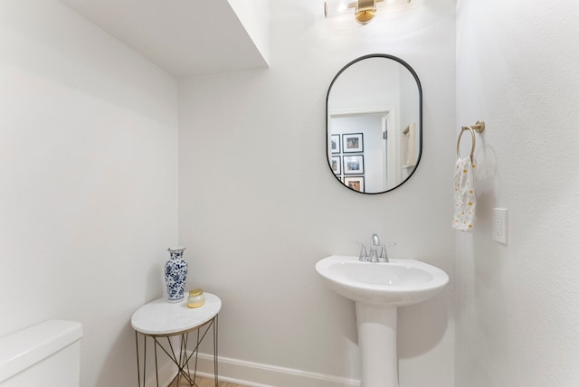6 Cranberry Bnd, The Woodlands, TX 77381 - half bath featuring toilet and baseboards