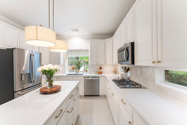 6 Cranberry Bnd, The Woodlands, TX 77381 - kitchen featuring stainless steel appliances, a sink, backsplash, and light countertops