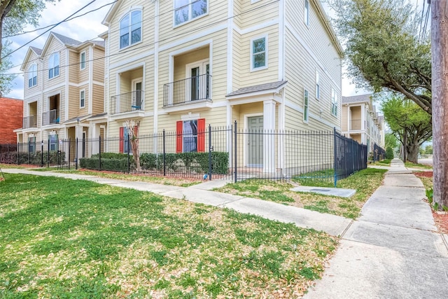 1119 Palmer St, Houston, TX 77003 - view of building exterior featuring fence