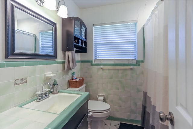 1803 Foxwood Rd, Houston, TX 77008 - full bath featuring toilet, vanity, a wainscoted wall, tile walls, and a shower with shower curtain